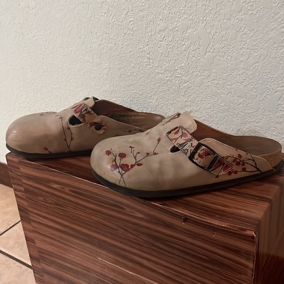 Women's Cream and Red Floral Clogs - Picture 2 of 7